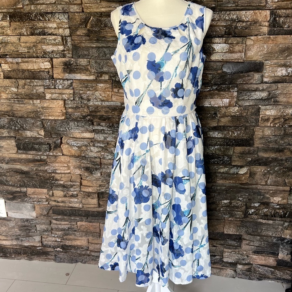 Gabby Skye Blue and White Sleeveless Midi Dress